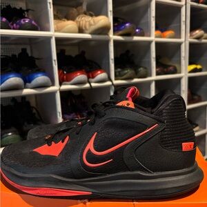 Nike Kyrie Low 5 V BRED Black Red Crimson Excellent Condition Dead Stock